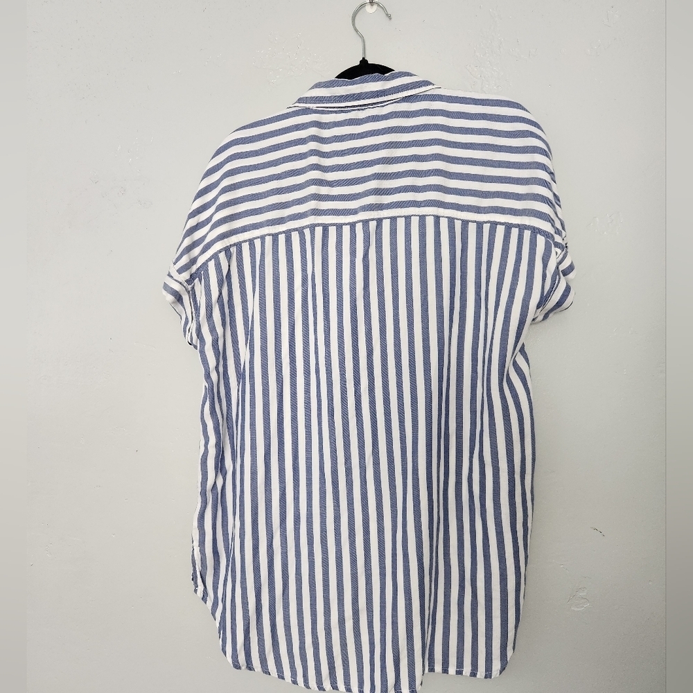 Lola River Flowing Lightweight Short Sleeve Striped Button Down Large - Picture 2 of 5